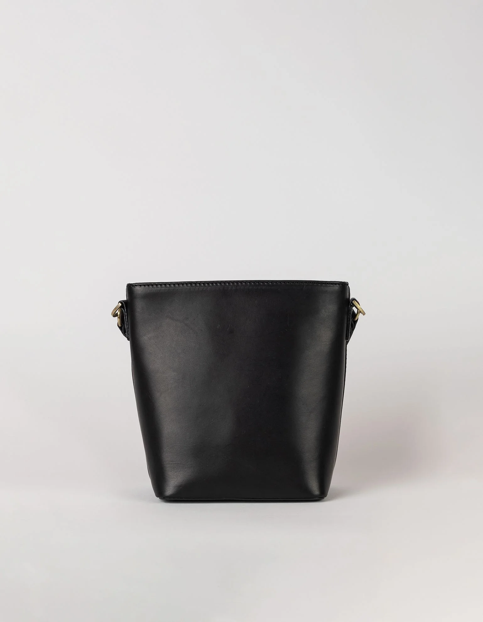 Bobbi Bucket Bag Midi - Black Classic Leather - Image 4