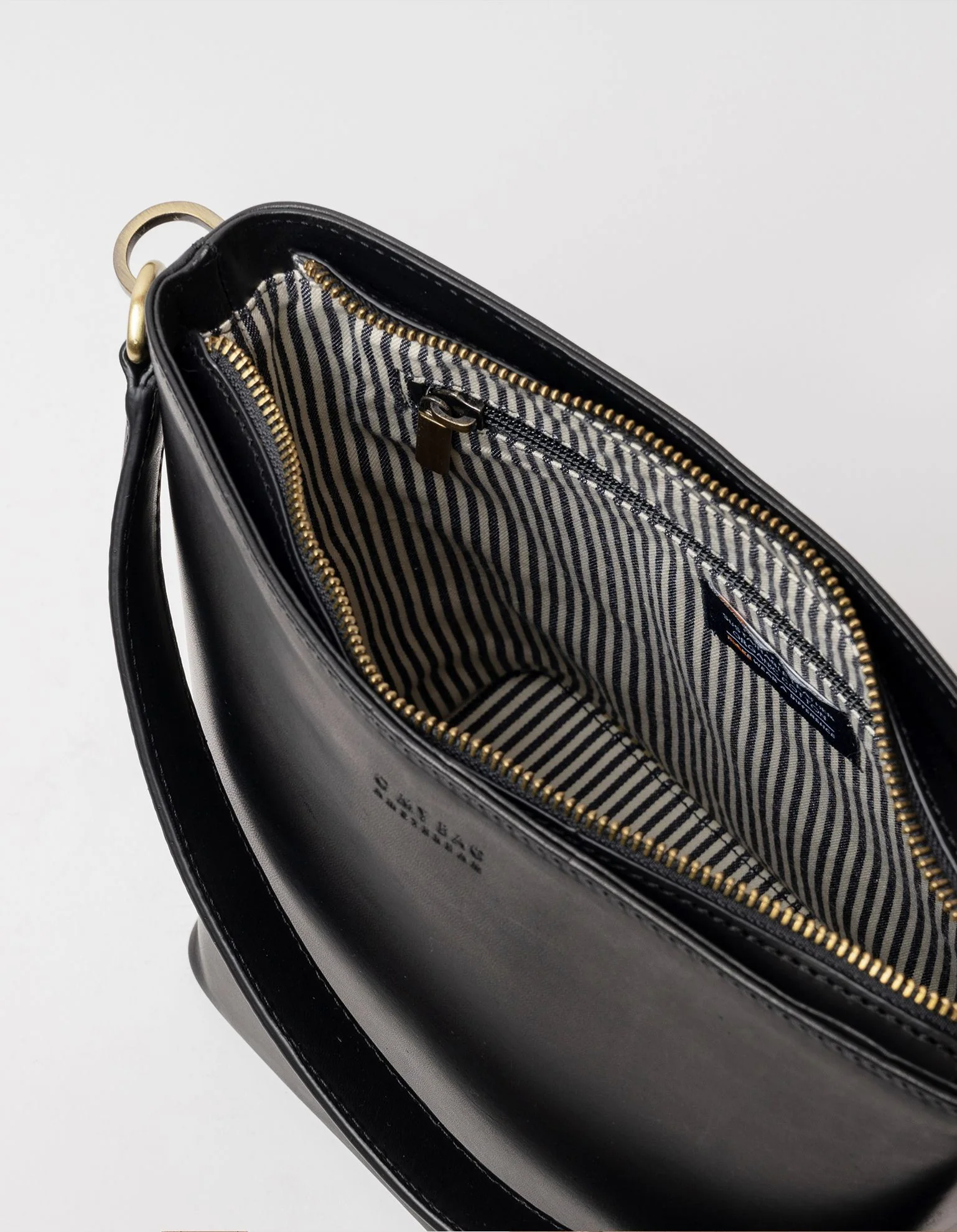 Bobbi Bucket Bag Maxi - Black Classic Leather - Image 5