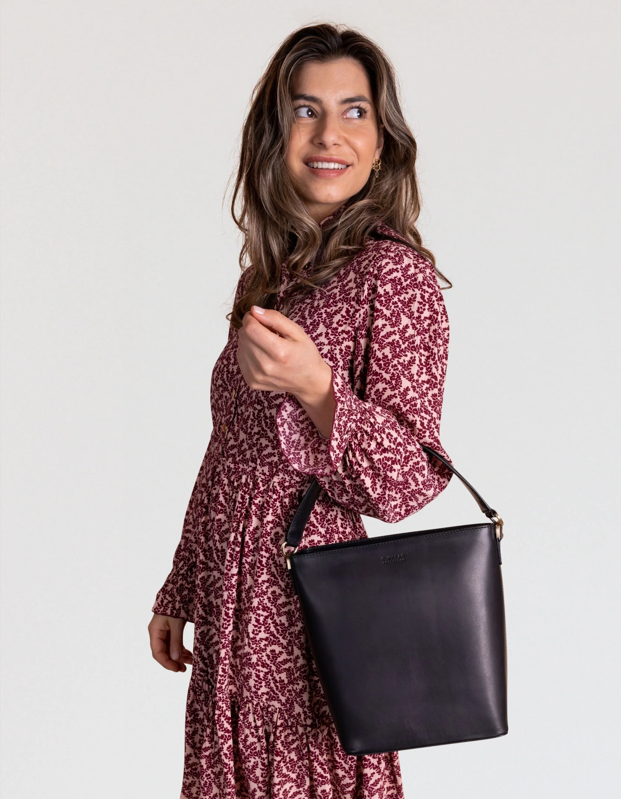 Bobbi Bucket Bag Maxi - Black Classic Leather - Image 8