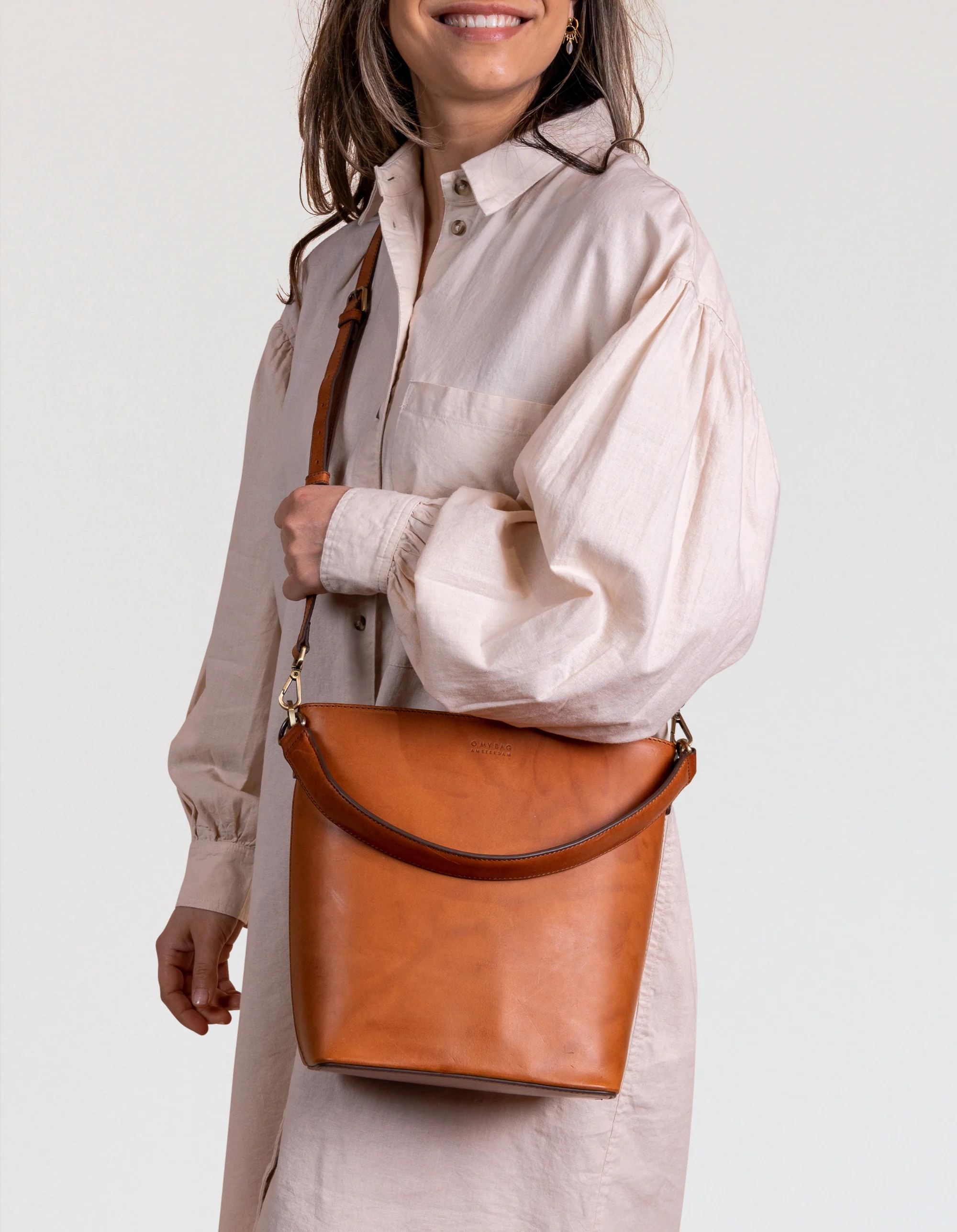 Bobbi Bucket Bag Maxi - Cognac Classic Leather - Image 9