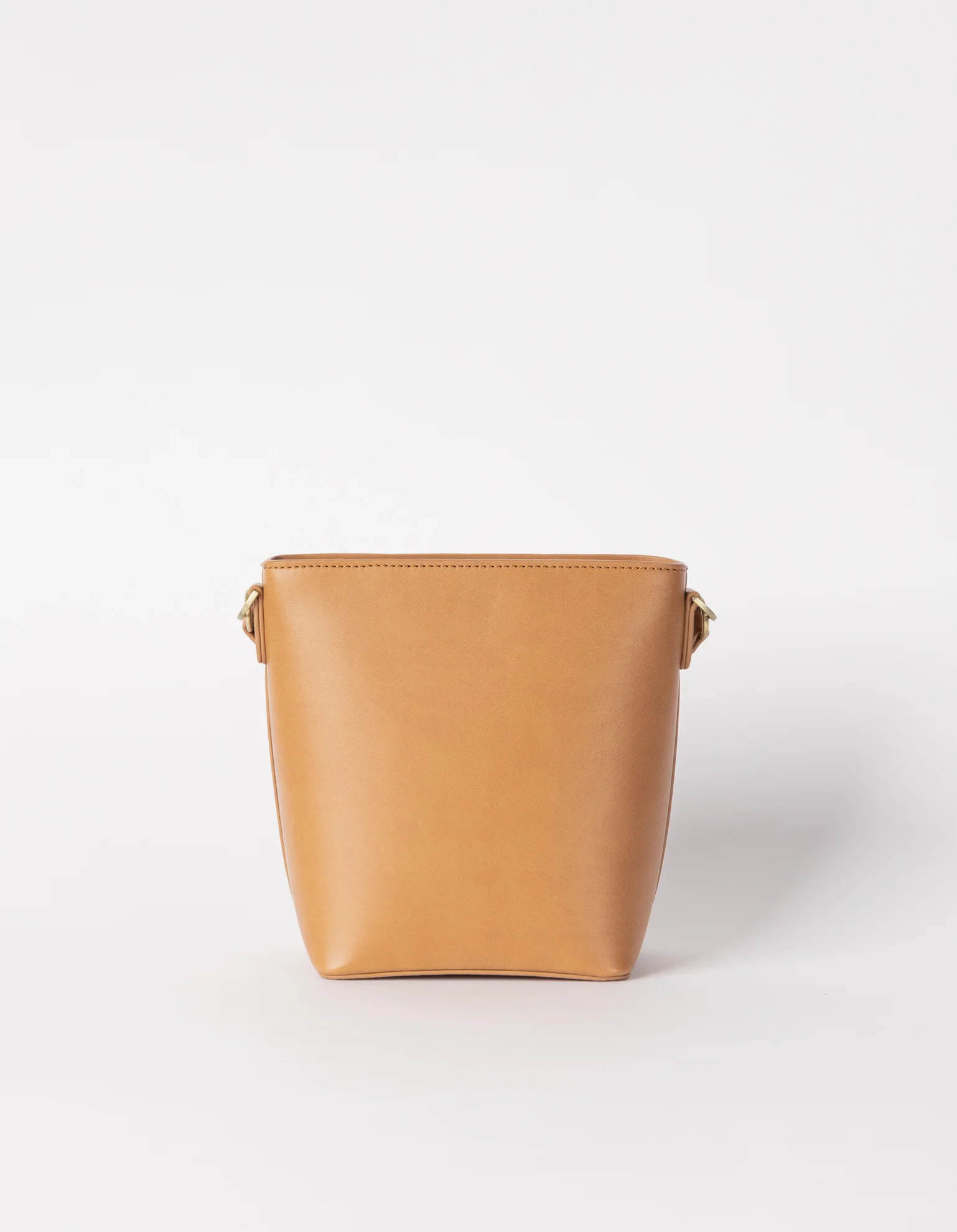 Bobbi Bucket Bag Midi - Cognac Vegan Uppeal™ - Image 4