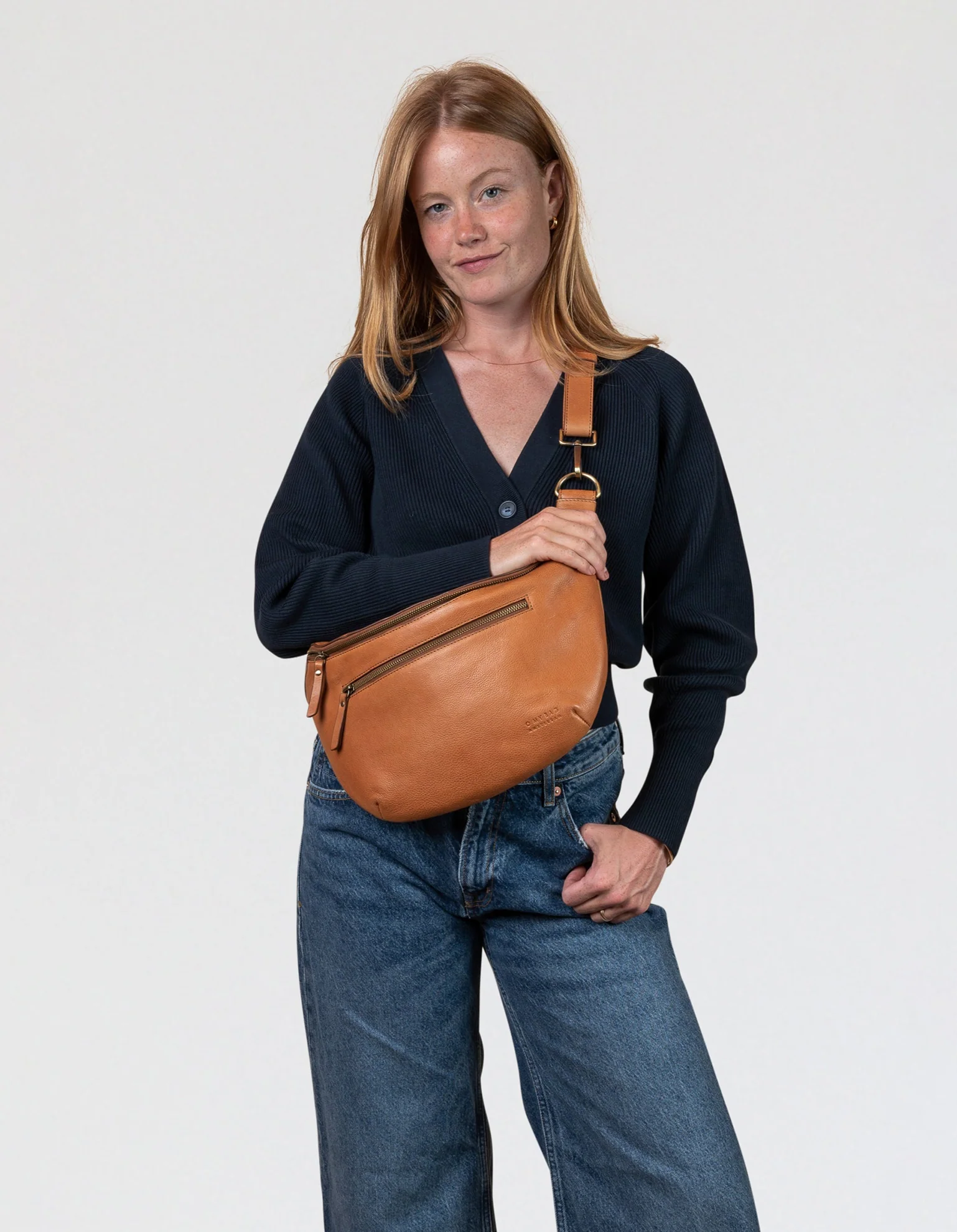 Drew Bum Bag Maxi - Wild Oak Soft Grain Leather - Image 5