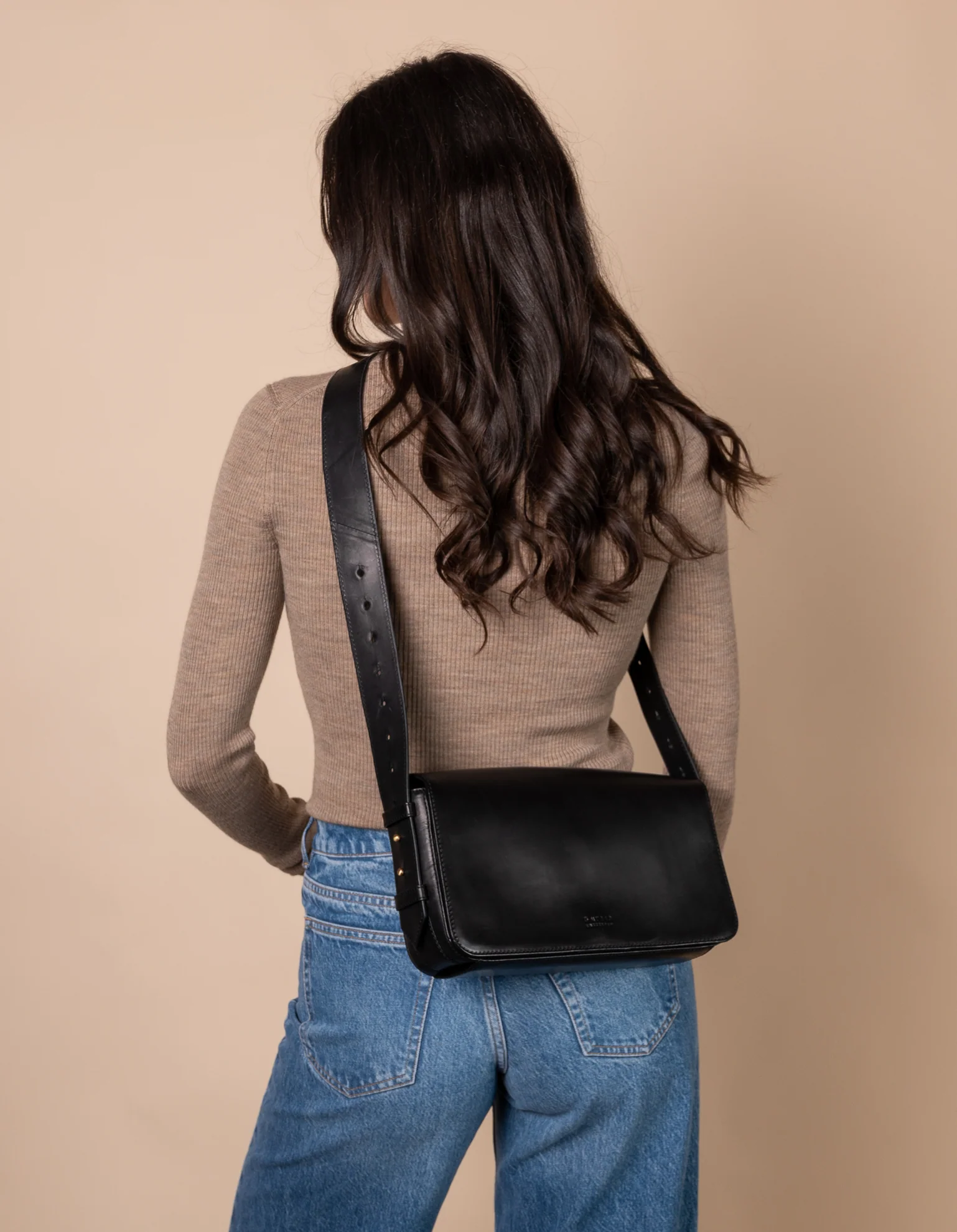 Gina Longuette - Black Classic Leather - Image 8