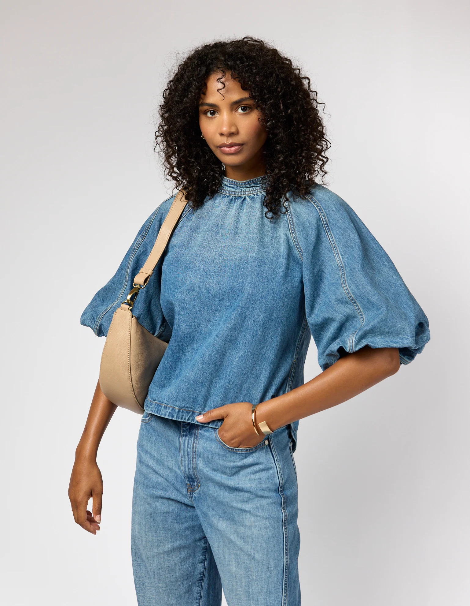 Leo Midi Twisted Handle - Dark Sand Soft Grain Leather - Image 11