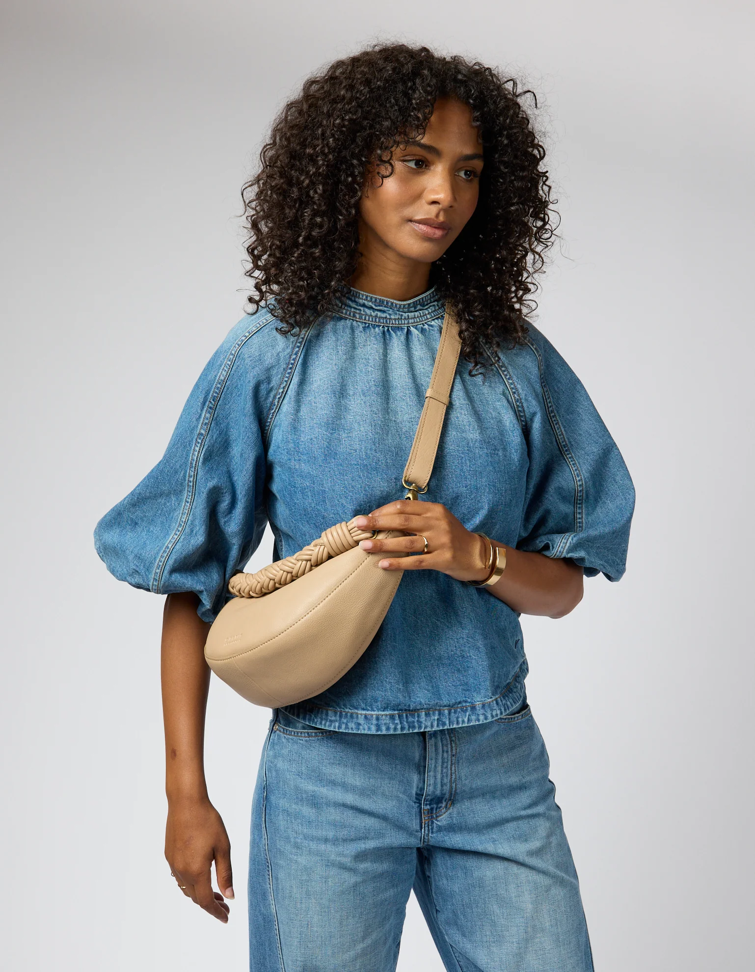 Leo Midi Twisted Handle - Dark Sand Soft Grain Leather - Image 8