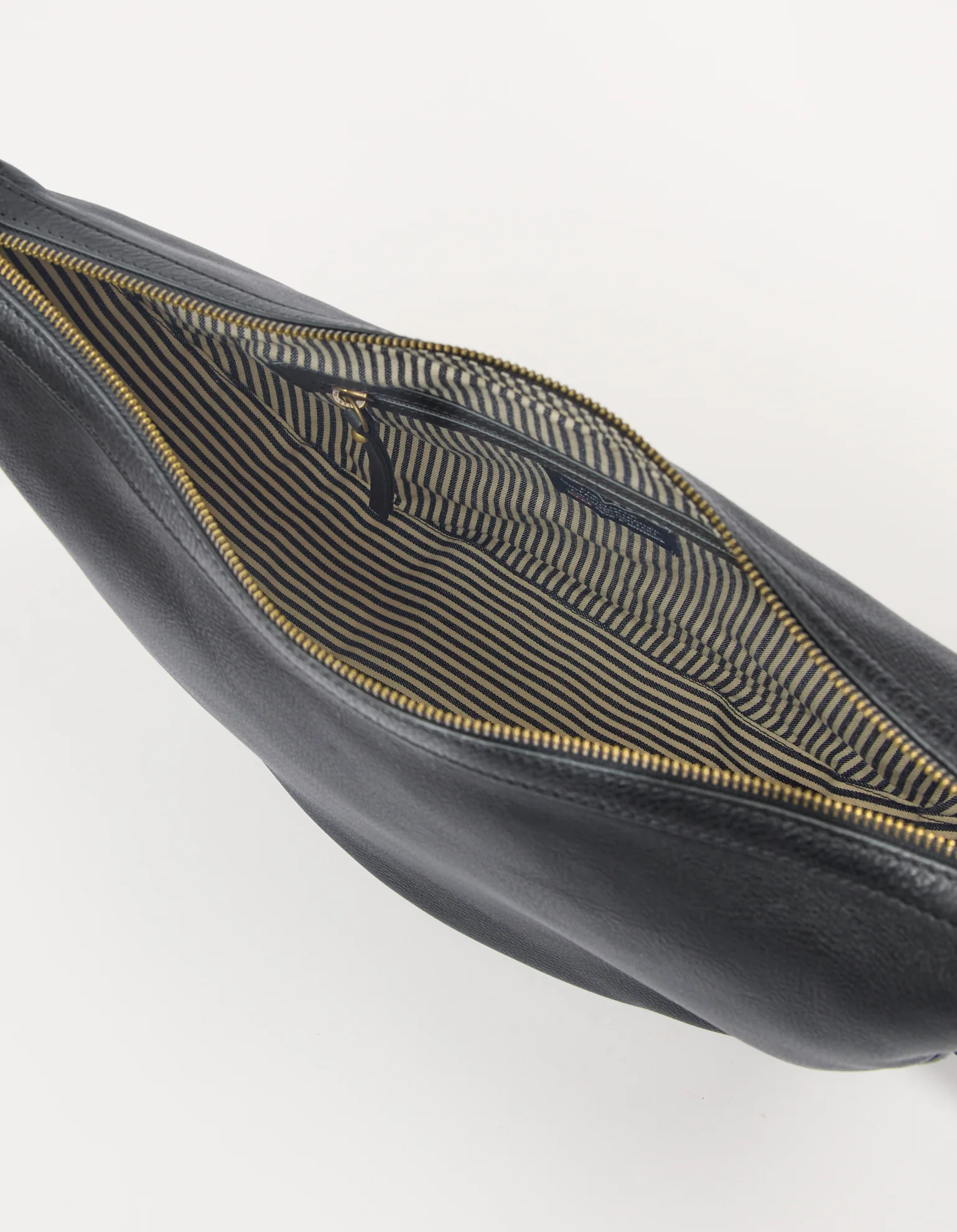 Leo Maxi Twisted Handle - Black Soft Grain Leather - Image 5