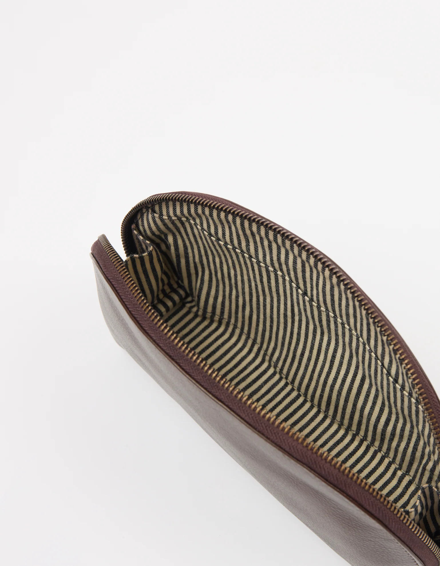 Make up Case Medium - Chocolate Soft Grain - Image 2