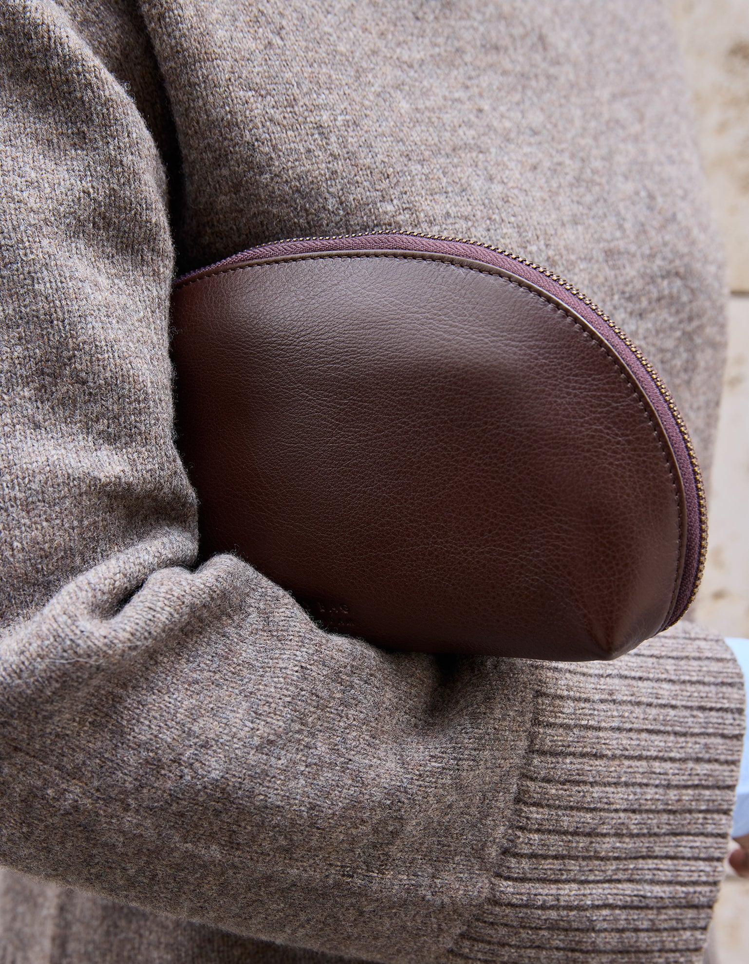 Make up Case Medium - Chocolate Soft Grain - Image 4