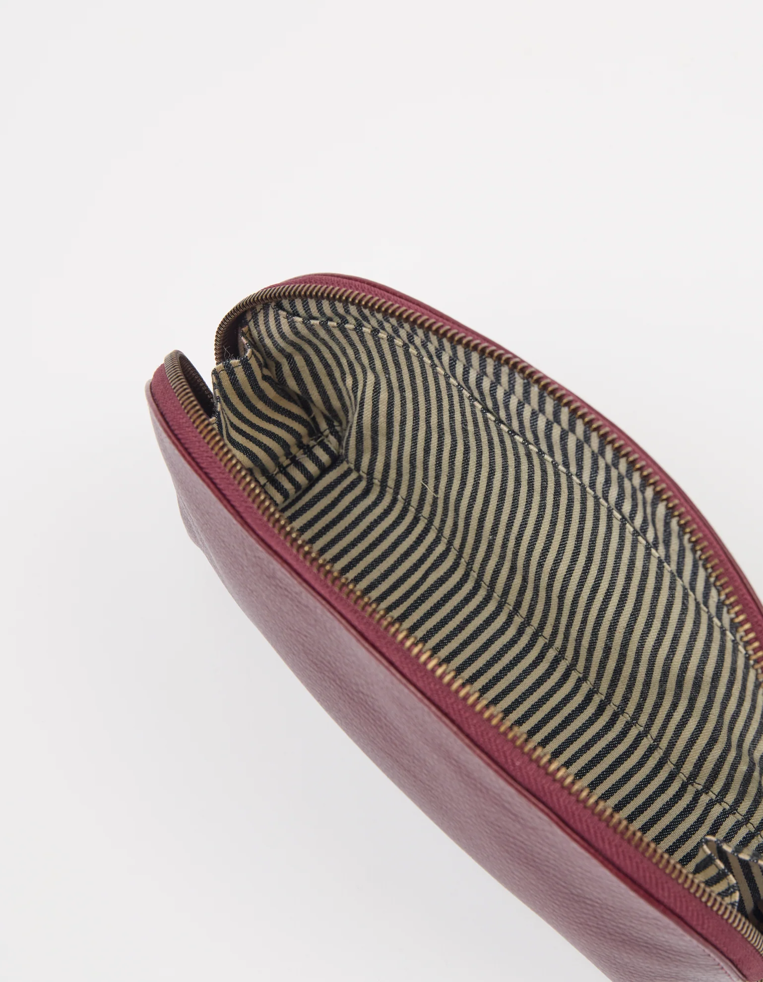 Make up Case Medium - Dark Cherry Soft Grain - Image 2