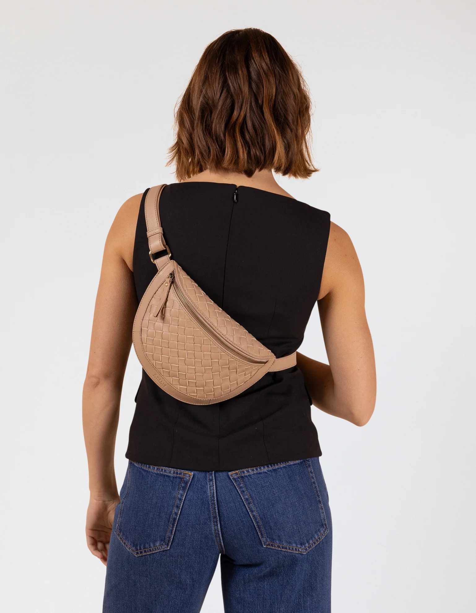 Ray Bumbag - Sand Woven Soft Grain Leather - Image 4